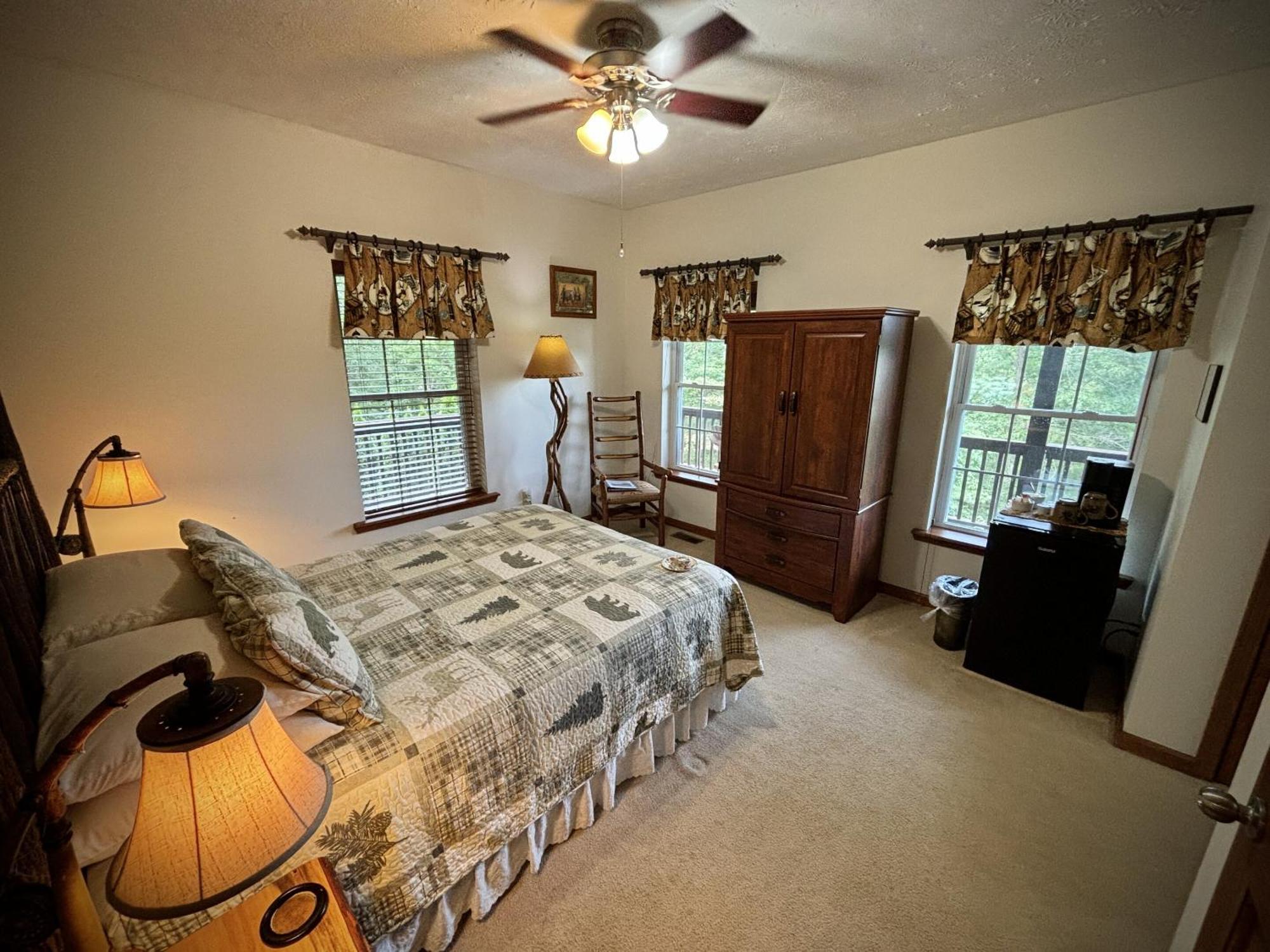 Long Mountain Lodge Bed & Breakfast Dahlonega Bagian luar foto