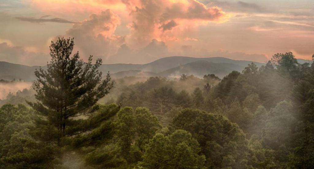 Long Mountain Lodge Bed & Breakfast Dahlonega Bagian luar foto