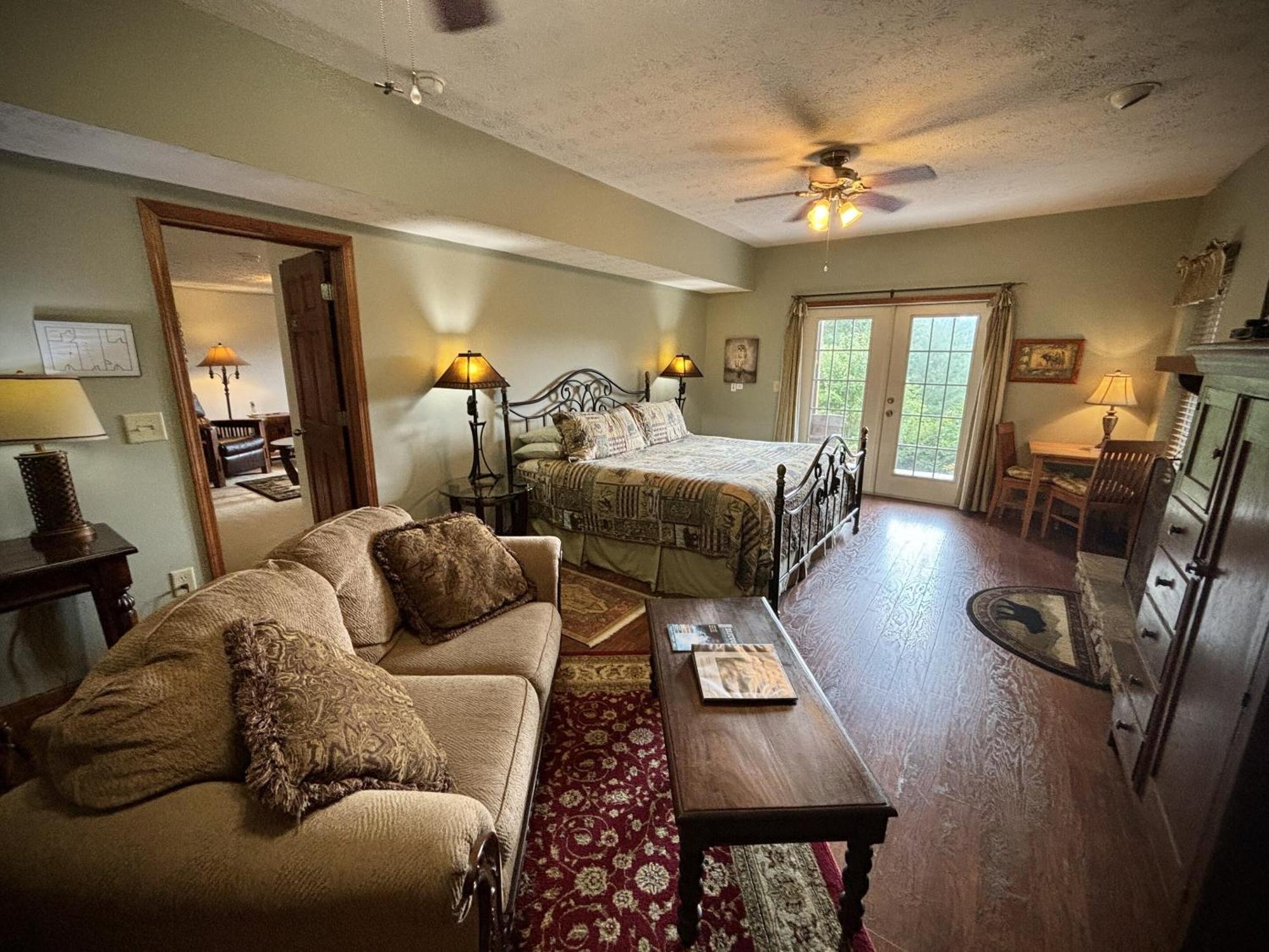 Long Mountain Lodge Bed & Breakfast Dahlonega Bagian luar foto