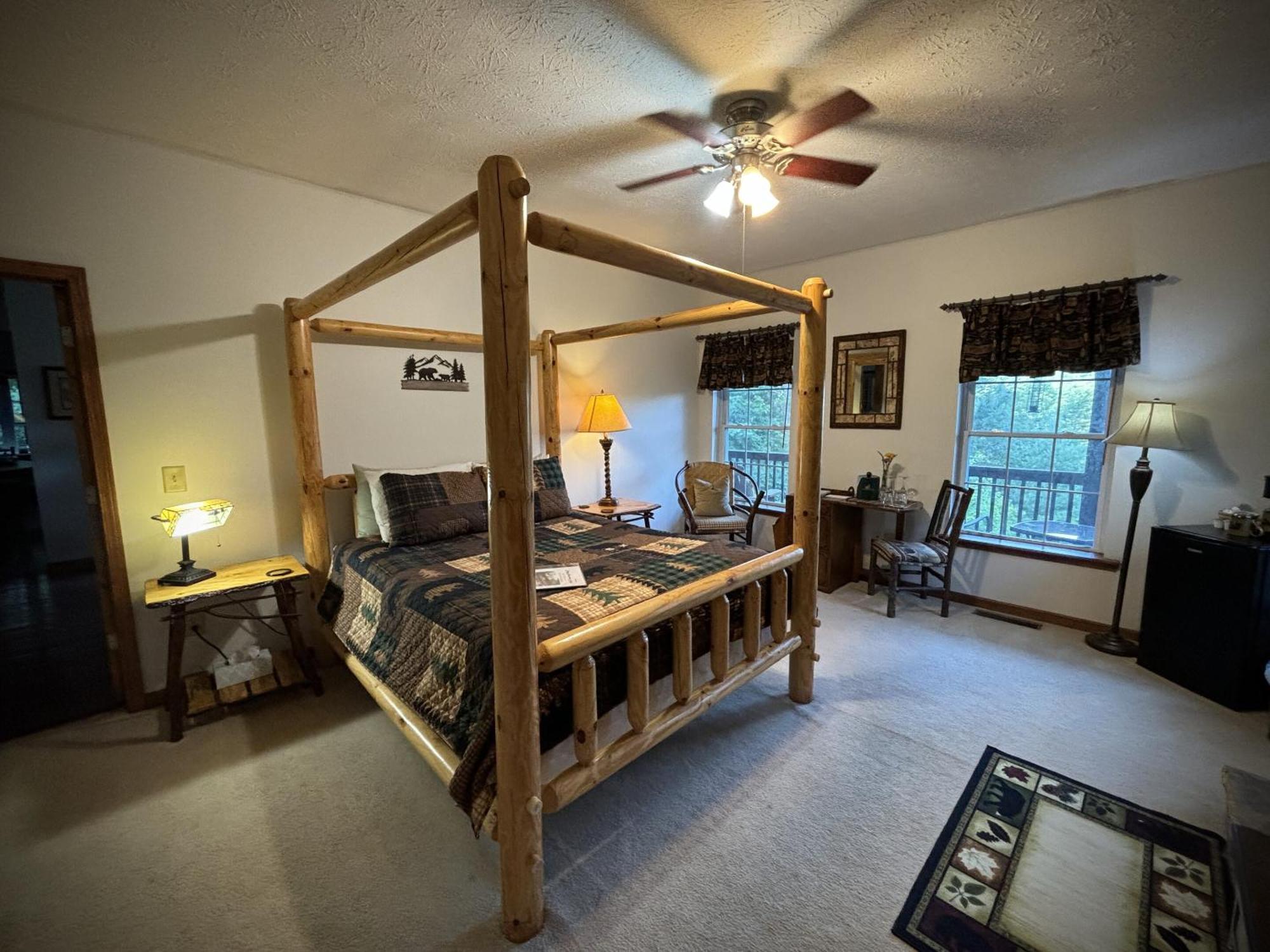 Long Mountain Lodge Bed & Breakfast Dahlonega Bagian luar foto