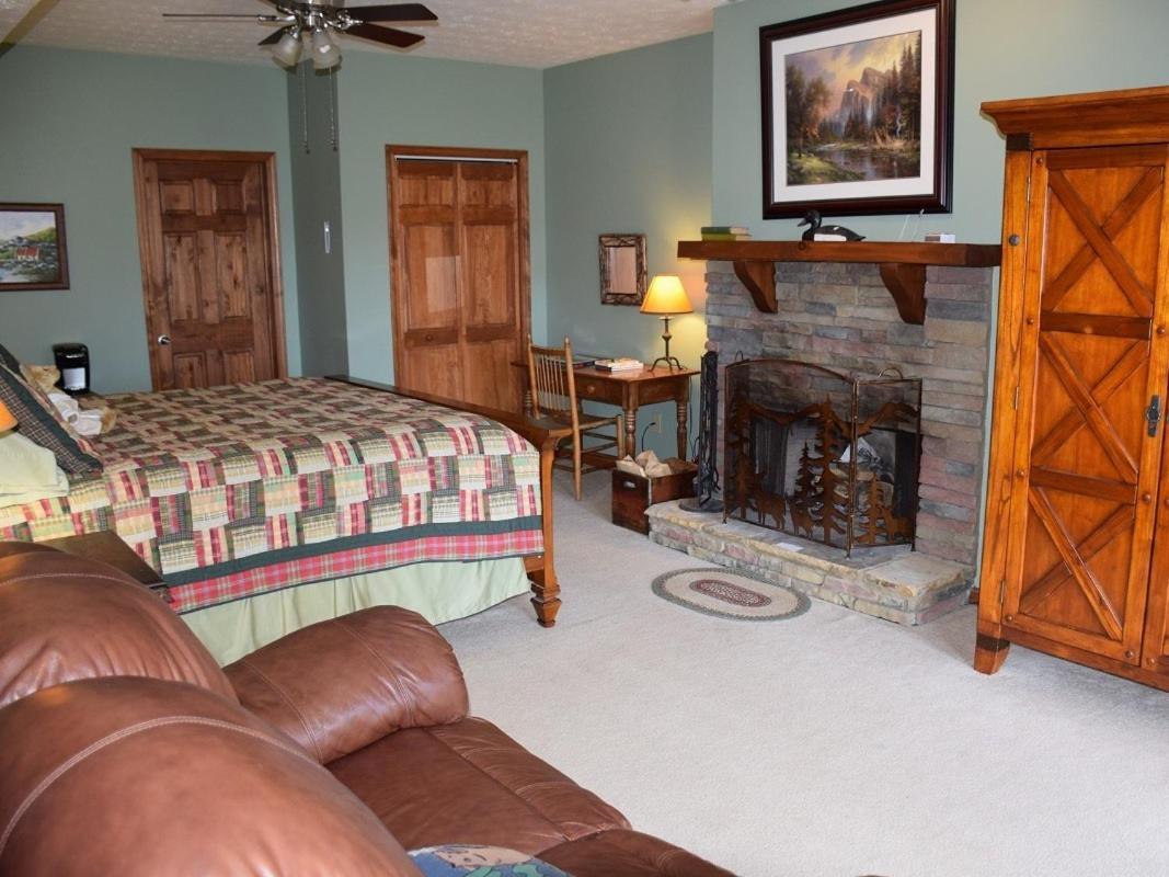 Long Mountain Lodge Bed & Breakfast Dahlonega Ruang foto