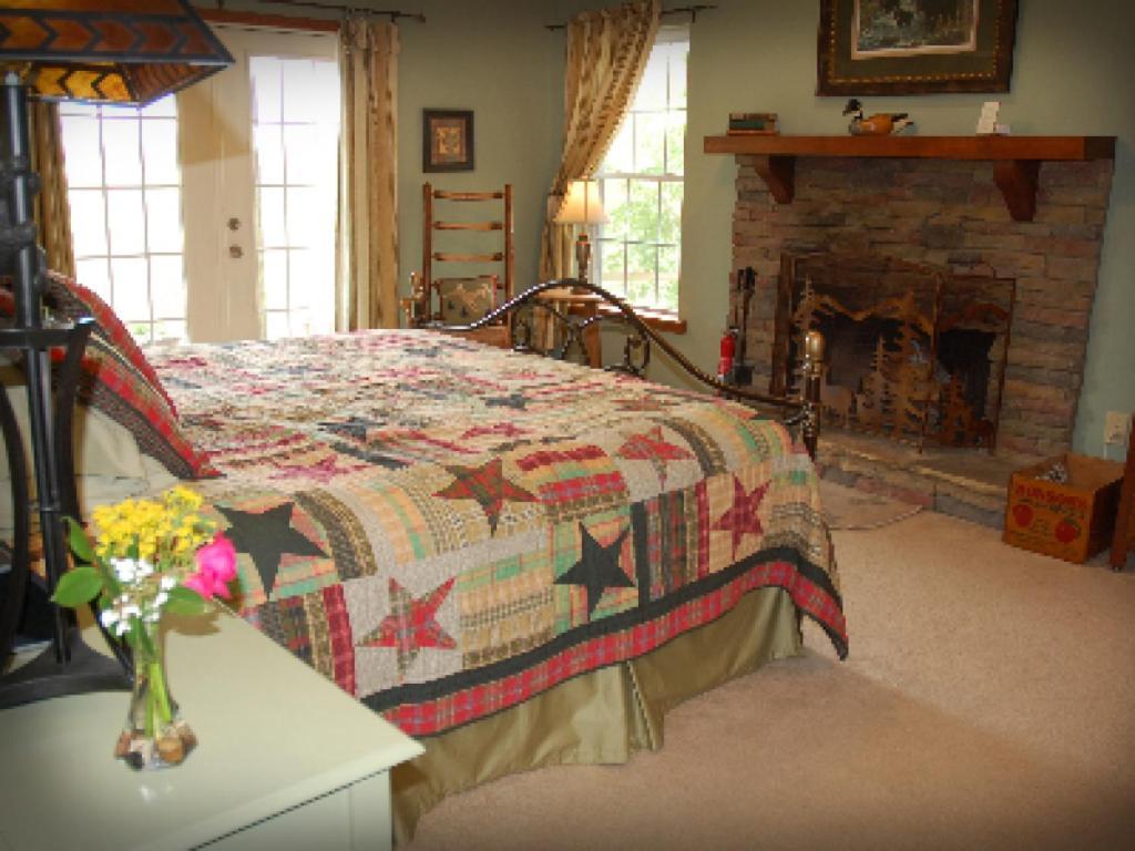 Long Mountain Lodge Bed & Breakfast Dahlonega Ruang foto