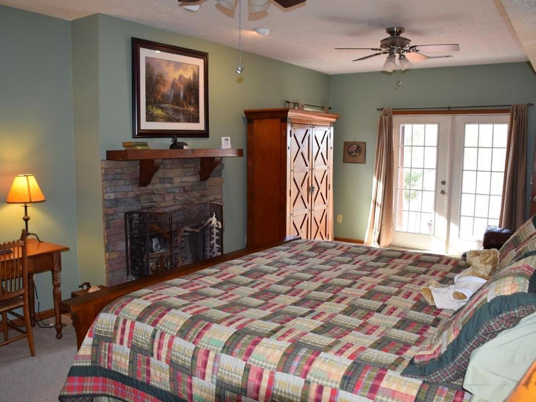 Long Mountain Lodge Bed & Breakfast Dahlonega Ruang foto