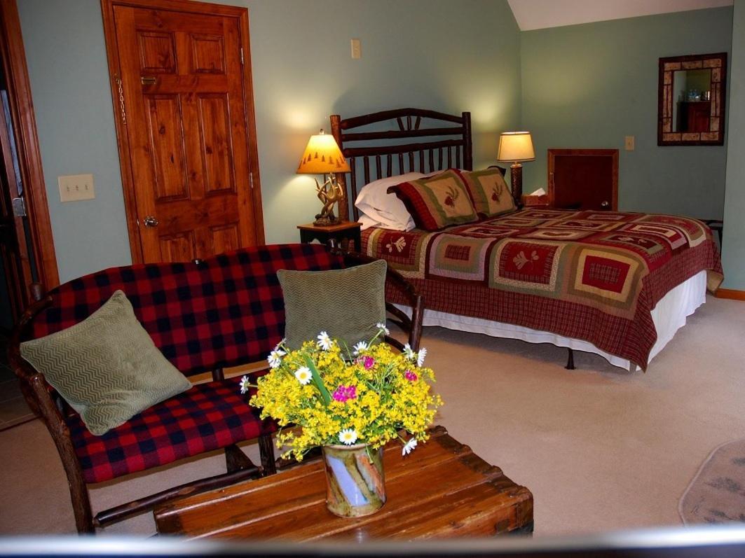 Long Mountain Lodge Bed & Breakfast Dahlonega Ruang foto
