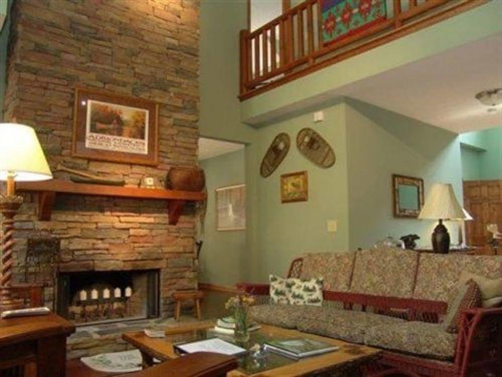 Long Mountain Lodge Bed & Breakfast Dahlonega Bagian luar foto